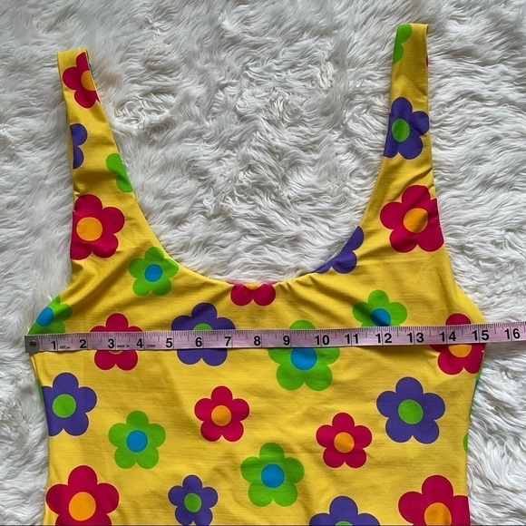 WeWoreWhat One Piece Swimsuit Scoop High Leg Printed Nylon Retro Daisies L NWT - Picture 10 of 11